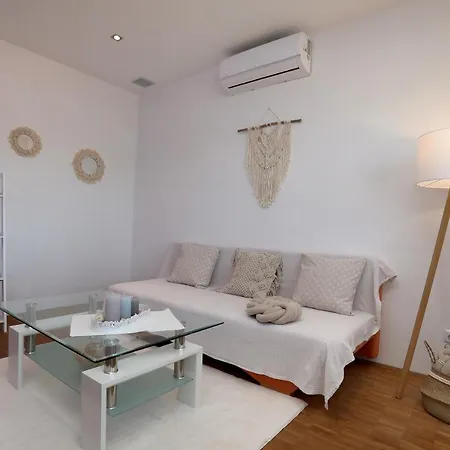 Vida Mit Pool Apartman
