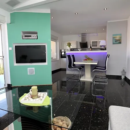 Vida Mit Pool Apartman *