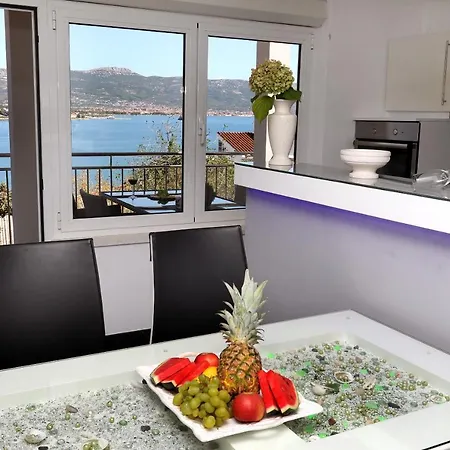 Vida Mit Pool Apartman Trogir
